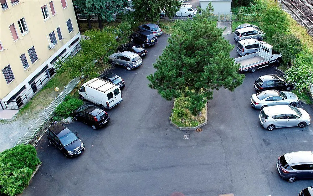 Residenza Cenisio Aparthotel Milan 2*,